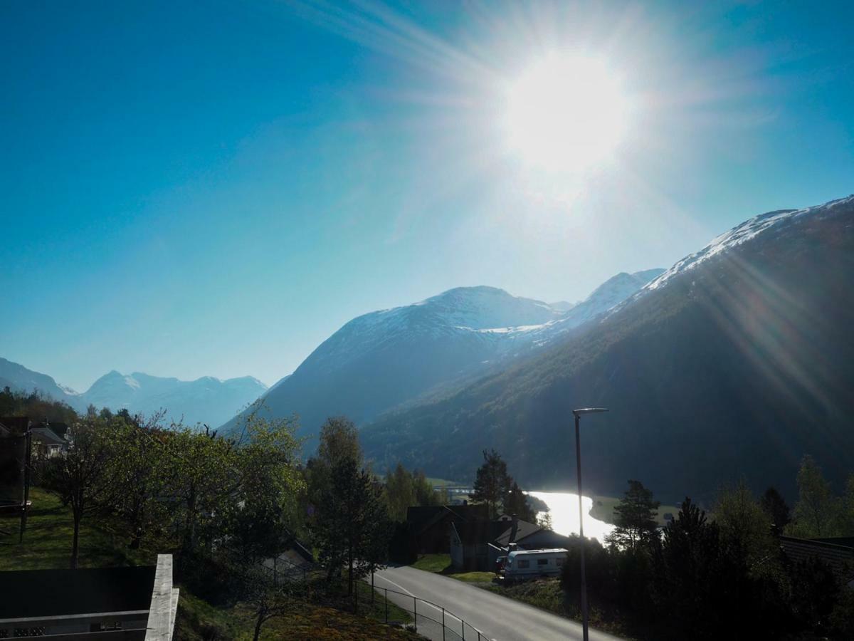 Stryn Stor Og Moderne Leilighet Екстер'єр фото