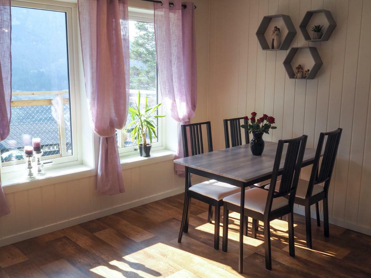 Stryn Stor Og Moderne Leilighet Екстер'єр фото